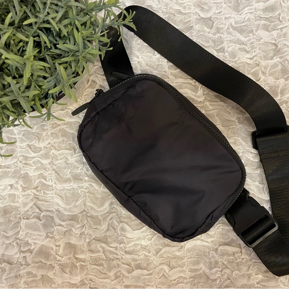 CVG Constantly Varied Gear Belt Bum Bag Travel Fanny Pack Crossbody Purse Black